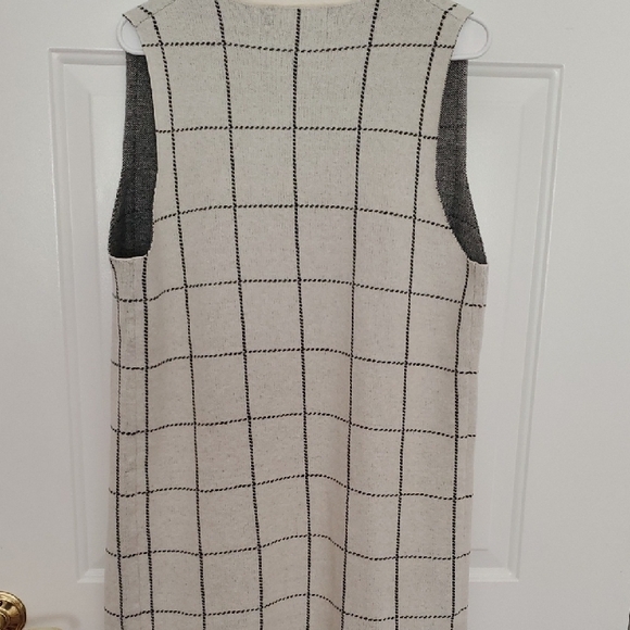 Rain Women's Gray and Cream Plaid Long  Vest - Picture 7 of 8